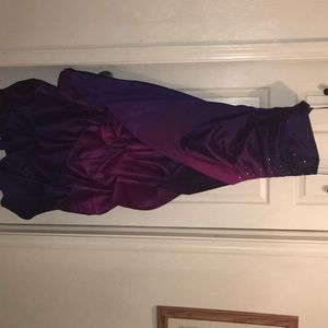 Gorgeous strapless dress. Only wore it once